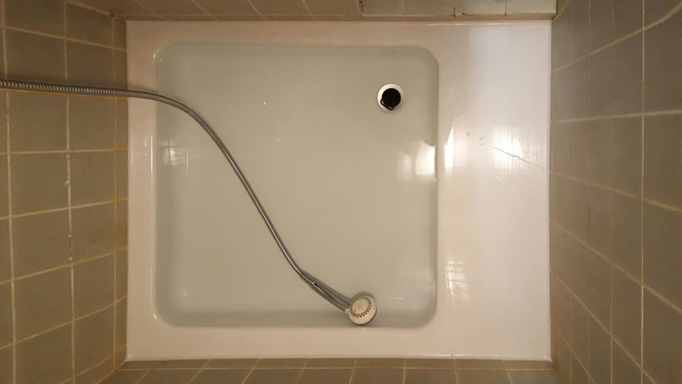 Ein Bild einer vom ESMA-Sanitech sanierten Duschwanne.